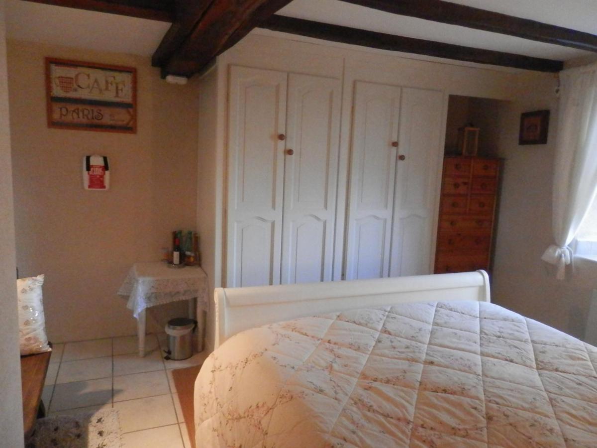 La Petite Cretouffiere - Naturiste Accommodation - Adult Only Colombiers-du-Plessis Exterior foto