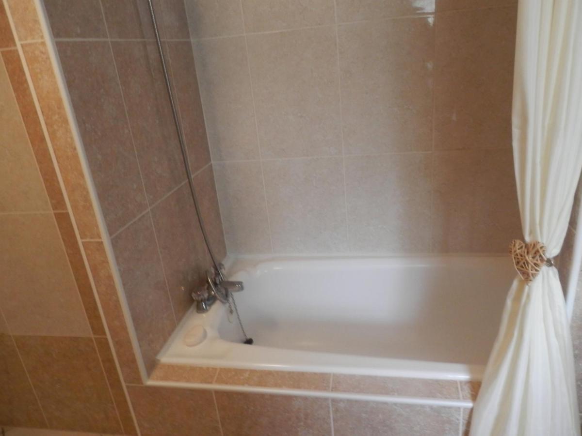 La Petite Cretouffiere - Naturiste Accommodation - Adult Only Colombiers-du-Plessis Exterior foto